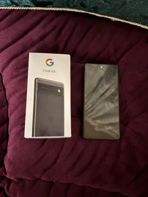 Google Pixel 6a (graphene os) - Säljer en Google Pixel 6a i mycket fint skick, komplett med originalkartong. Telefonen har inga synliga repor eller skador på skärm eller baksida. Perfekt för dig som vill ha en snabb och smidig Android-telefon med bra kamera och lång batteritid. Med graphene os kan lägga vanlig operativ system.