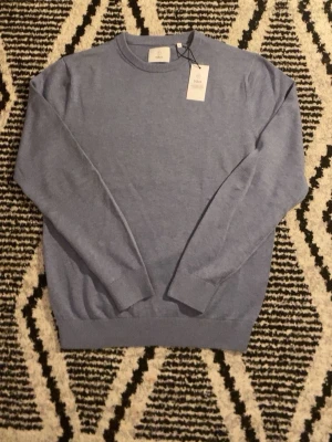 Stickad tröja från Bläck - En stilren stickad tröja från Bläck i storlek M.
