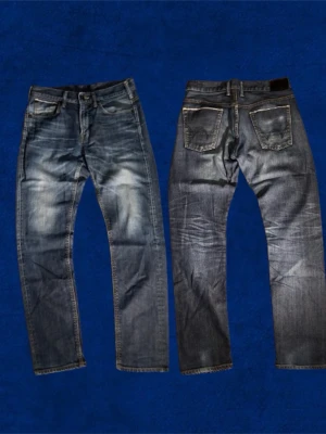 Edwin selvage jeans (sjuk wash) - Säljer ett par blå jeans med snygga slitningar och tvättade detaljer. Hål i båda fickorna men inte så jättestora går att sy ihop enkelt 