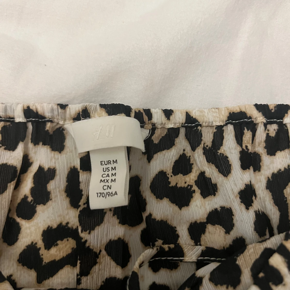 Leopardmönstrad blus från H&M - 1