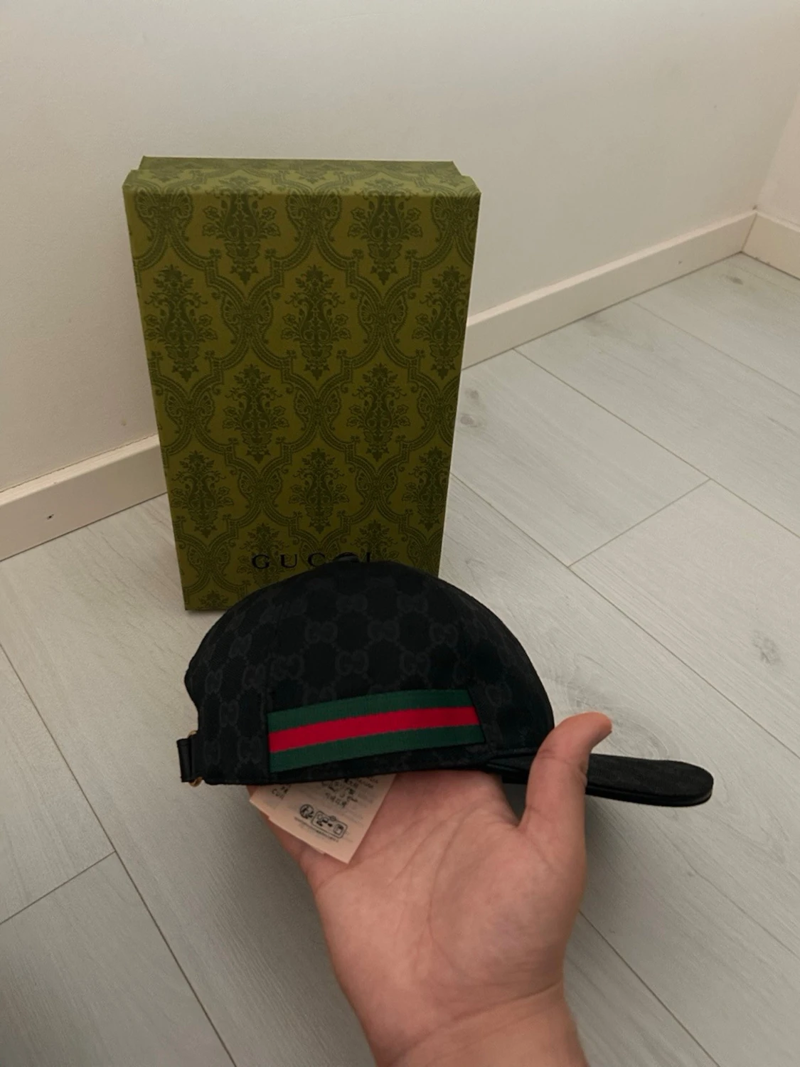 Svart gg keps med box  - 1