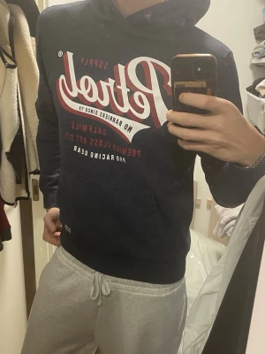 Petrol hoodie  - As det Petrol hoodie i storlek L! Sitter as gött finns kvar
