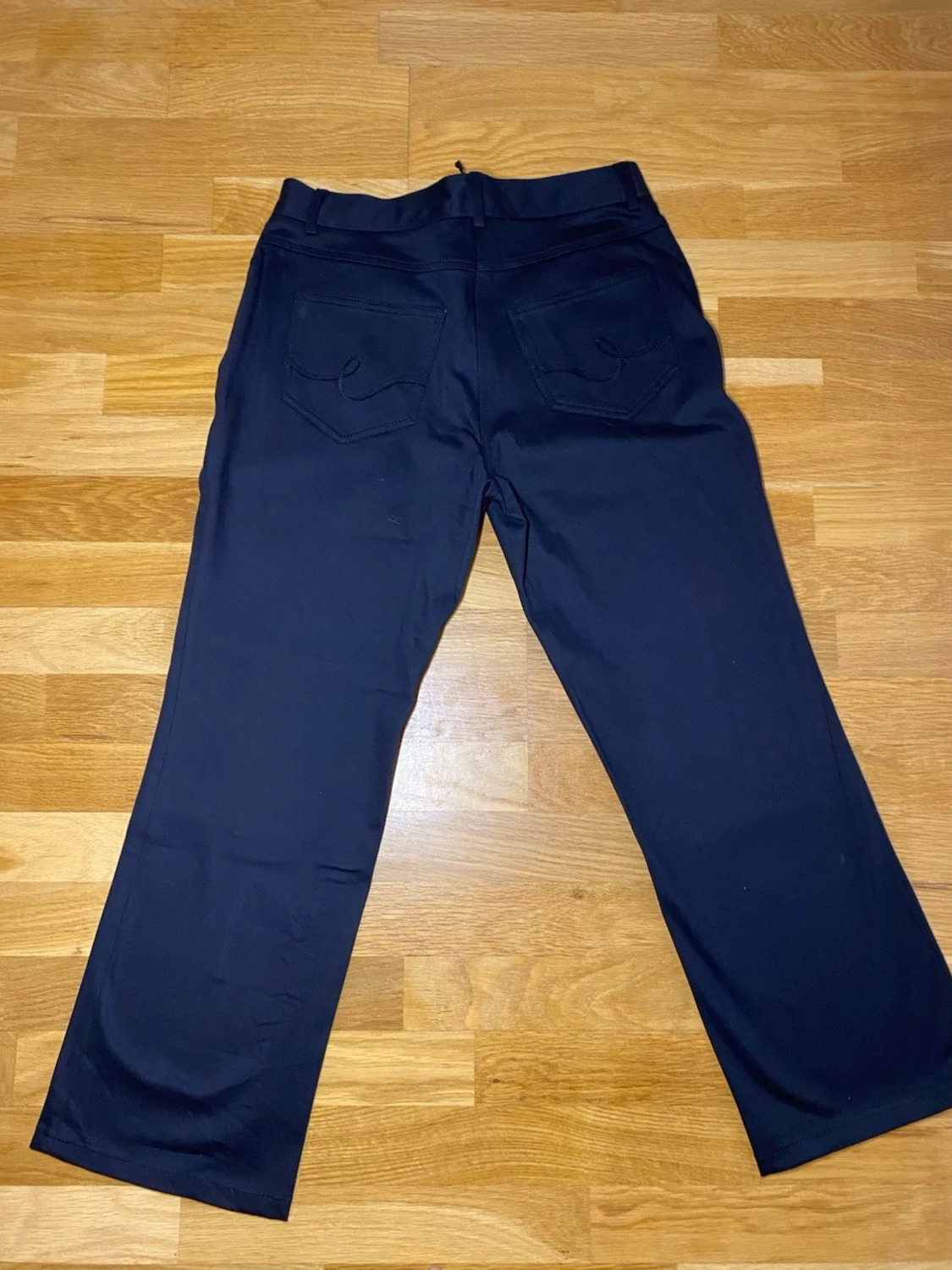 Svarta bootcut jeansbyxor - 2