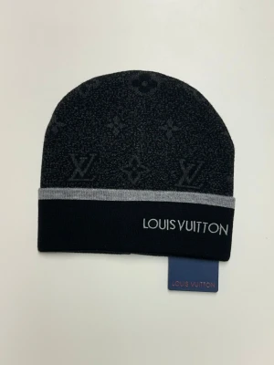 Lv Mössa - Helt ny aldrig använda. Storlek One size. Snabb frakt 