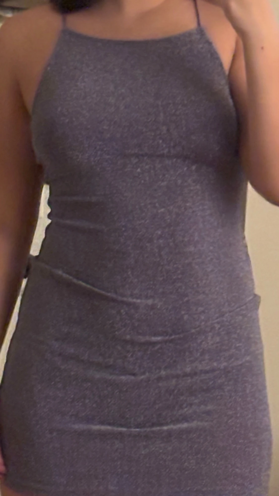 Glittrig lila kortklänning