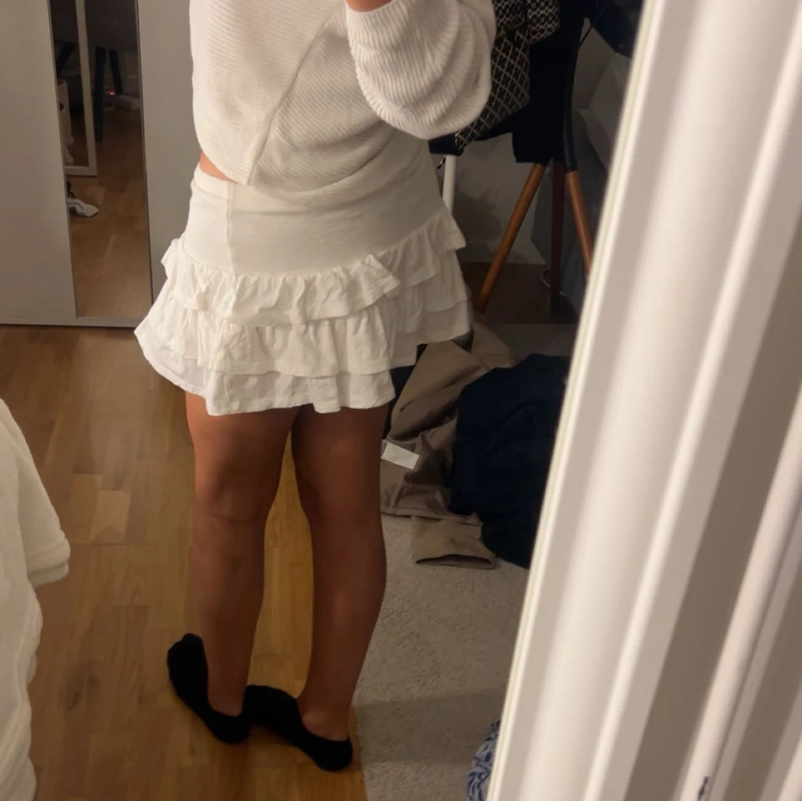 Vit volangkjol med snörning - 2