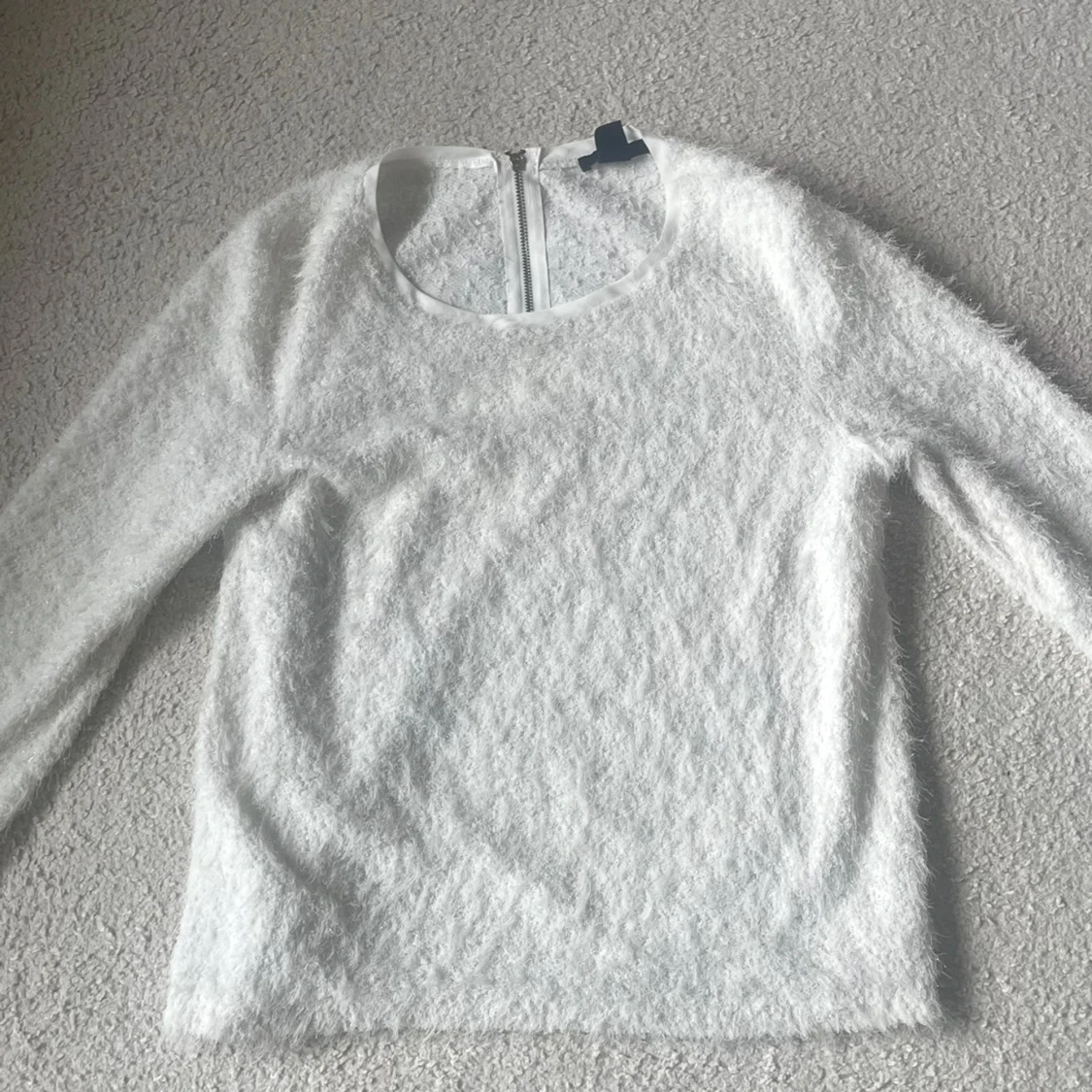 Vit fluffig långärmad topp från H&M