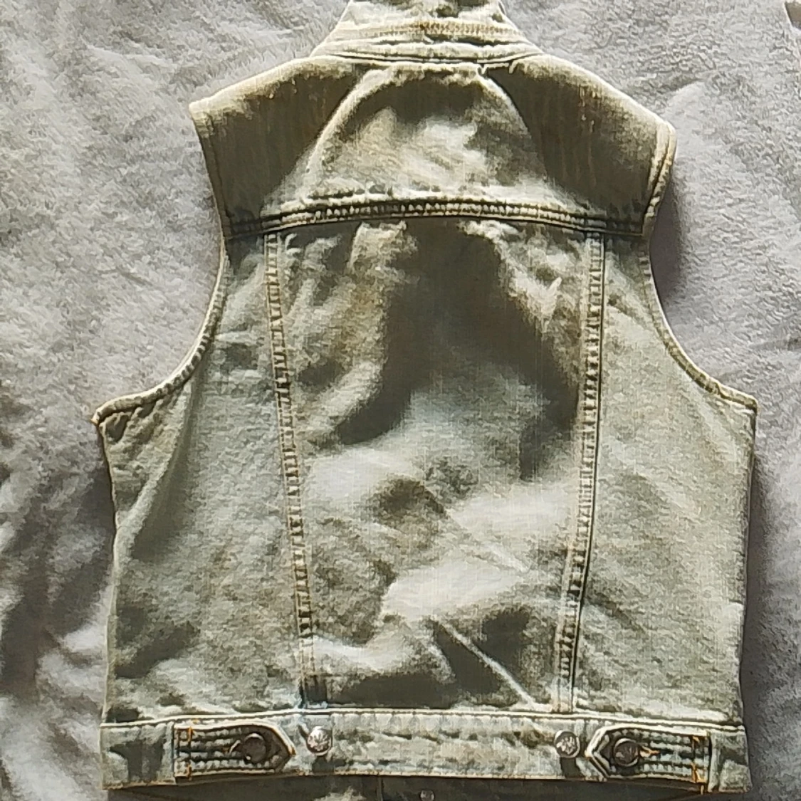 Ljusblå jeansväst från Broken Arrow - 1