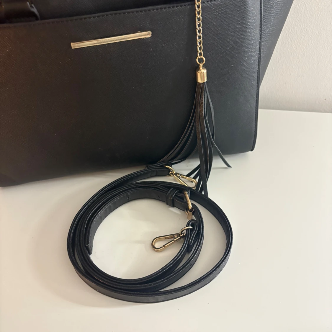 Svart handväska från Anna Field - 3