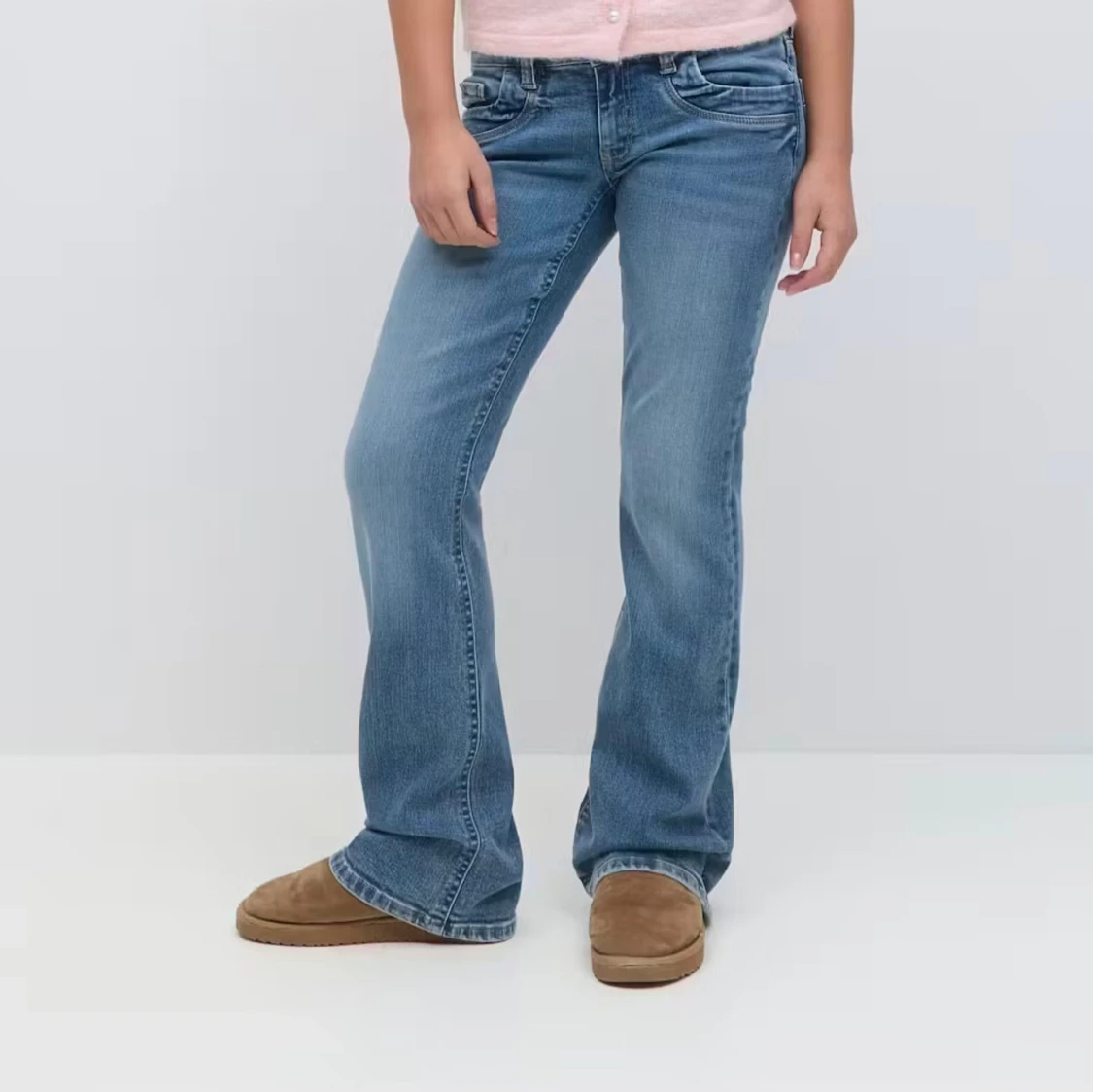 Blå lågmidjade jeans