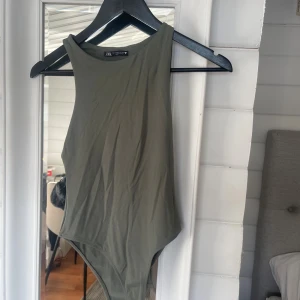 Grön body Zara - Body från Zara