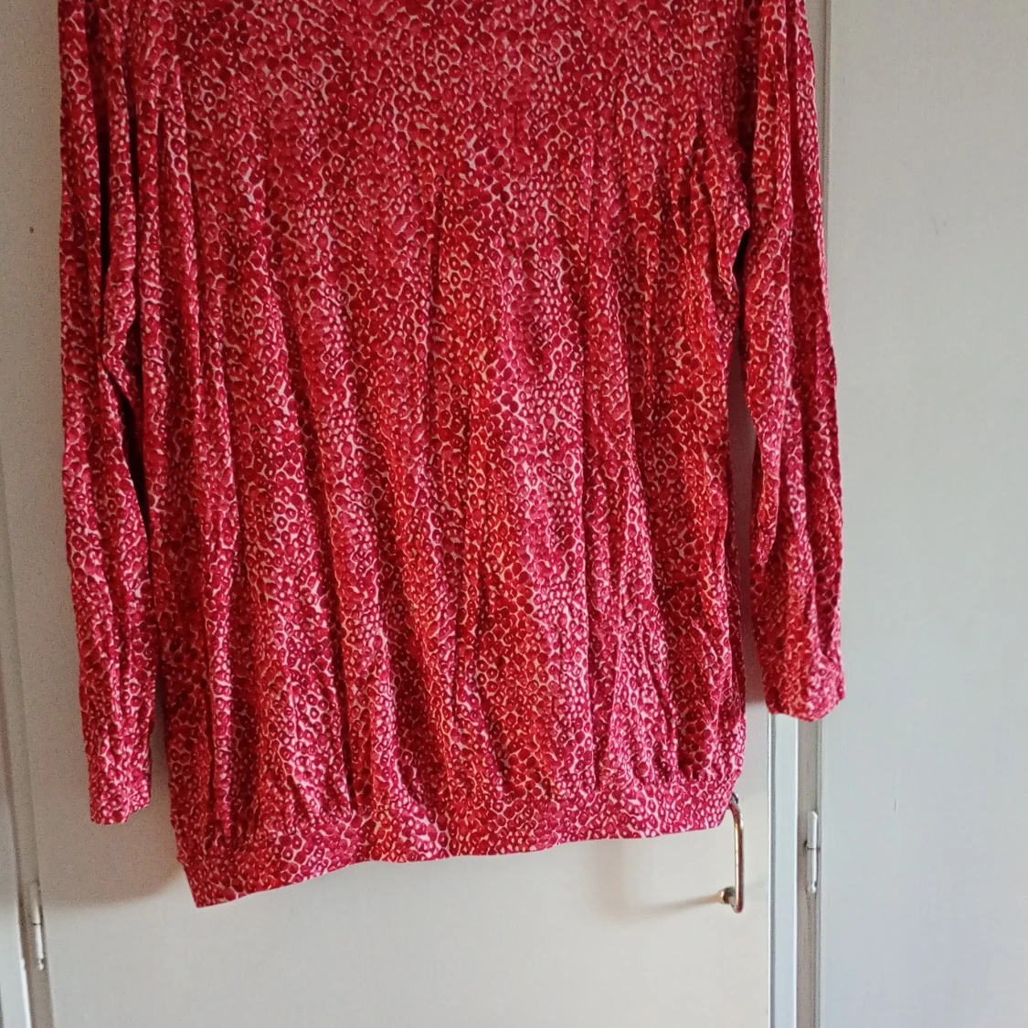 Röd leopardmönstrad långärmad tröja Esmara - 4