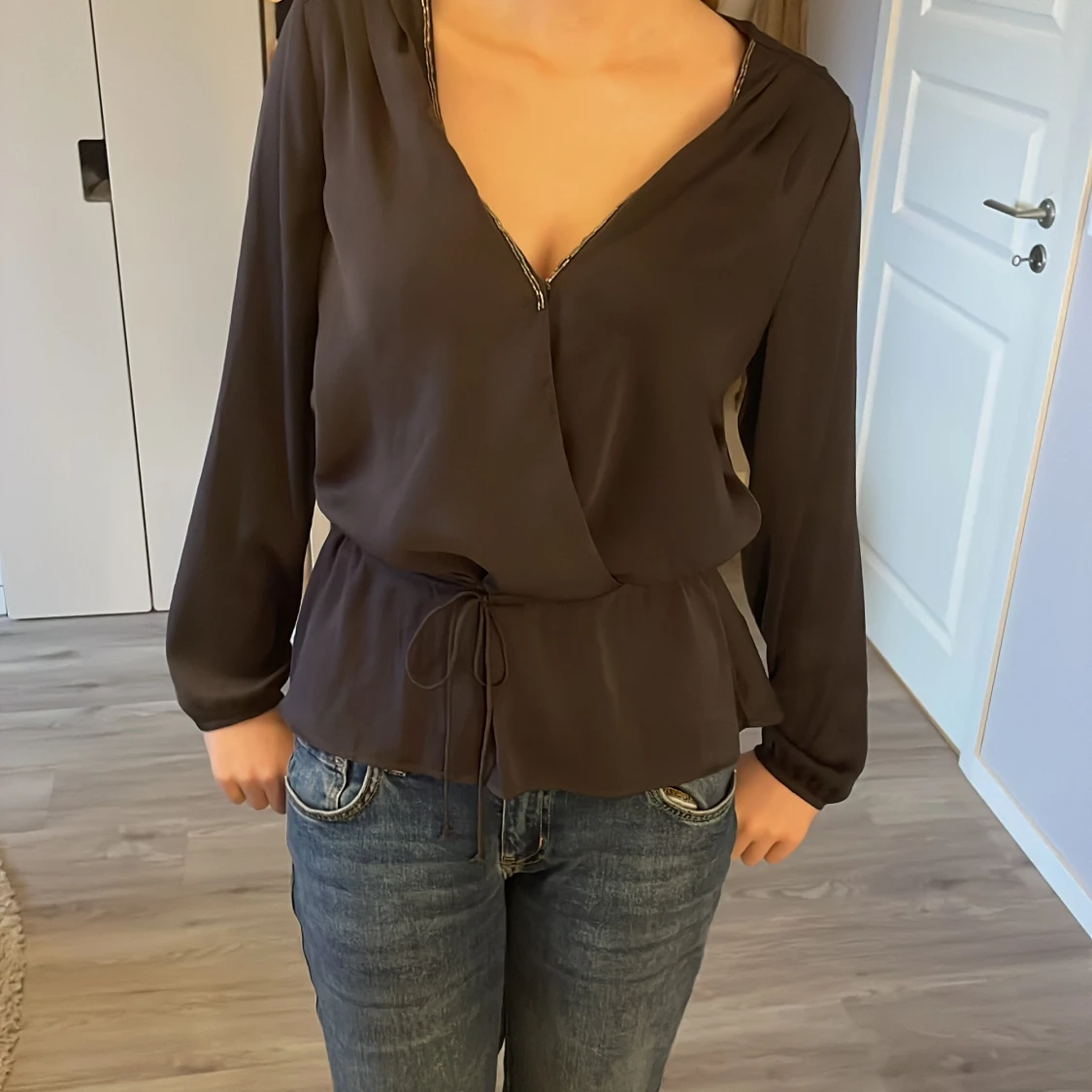 Svart omlottblus från 365