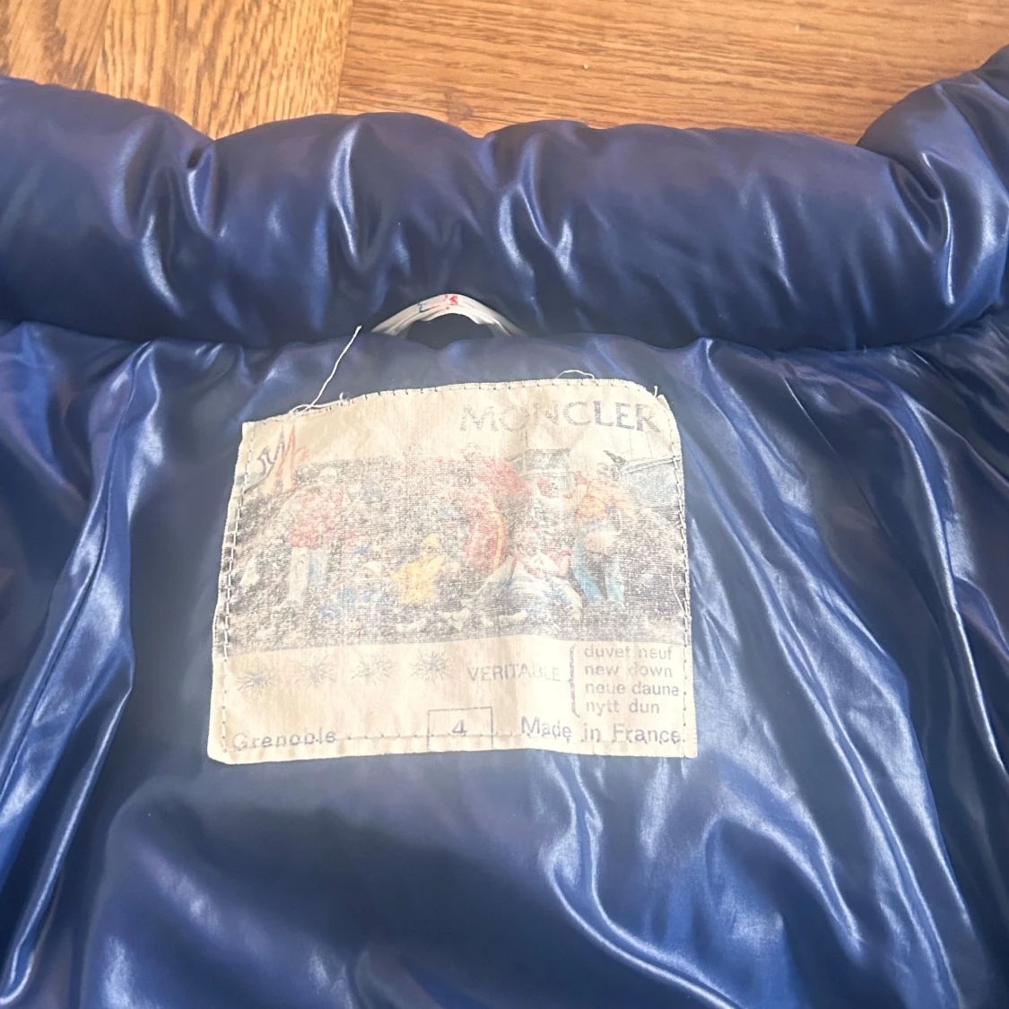 Mörkblå pufferjacka från Moncler - 3