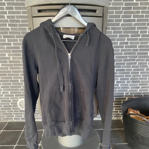 Vintage acne studios hoodie  - Acne studios hoodie från sena 2010 talet . Inge riktiga defekter tröjan är en bommuls blandning i högkvalitet sitter true to Size