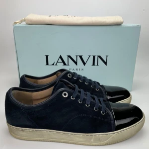 Lanvin skor  - Hej! Säljer nu dessa sjukt snygga lanvin skor. Skorna är i toppskick! Har begränsat antal boxar och dustbag. Hör av dig vid frågor. 