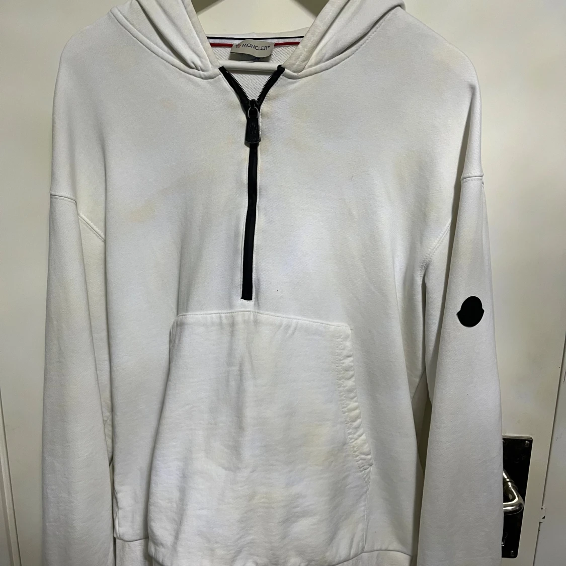Vit hoodie från Moncler med half zip