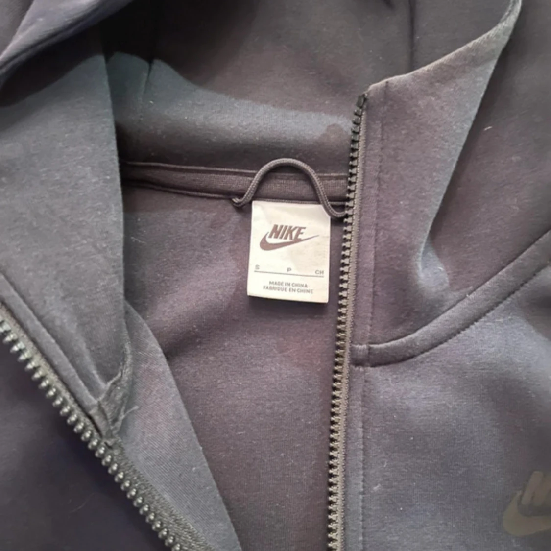 Svart hoodie från Nike med dragkedja - 2