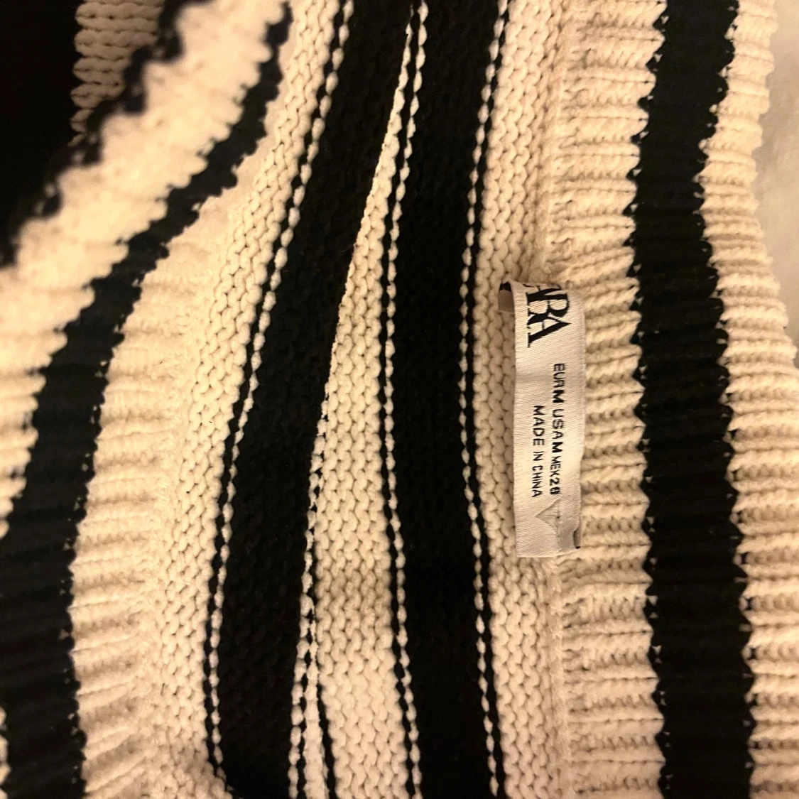 Randig stickad kjol från Zara - 1