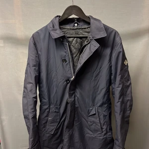 J Lindeberg field jacket navy S - Size S! Foder i jackan som kan tas bort! Så funkar för både höst/vår och vinter! Hör av dig vid frågor! Fri frakt i 7 dagar! 🤩