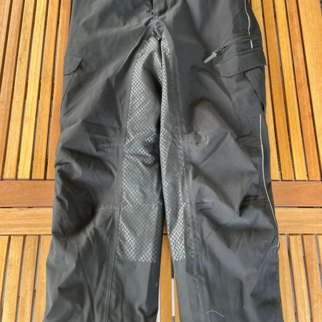 Svarta ridtäckbyxor