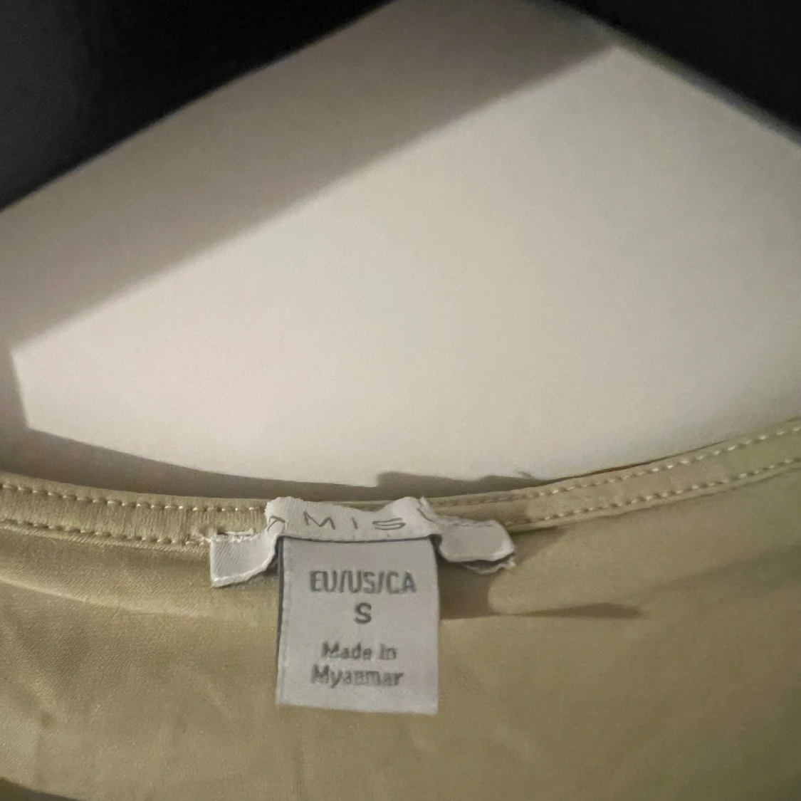 Beige omlottopp från Amisu NewYorker  - 1