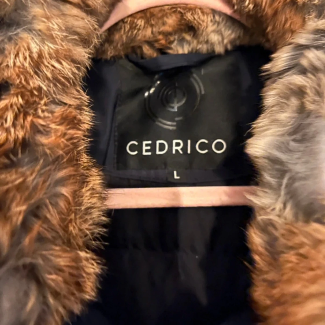 Mörkblå dunjacka med päls från Cedrico - 1