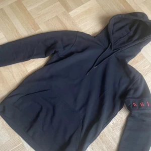 Arigato hoodie - Säljer min arigato hoodie då jag inte använder den längre, den är äkta, kan byta med något, kan gå ner i pris vid snabb affär