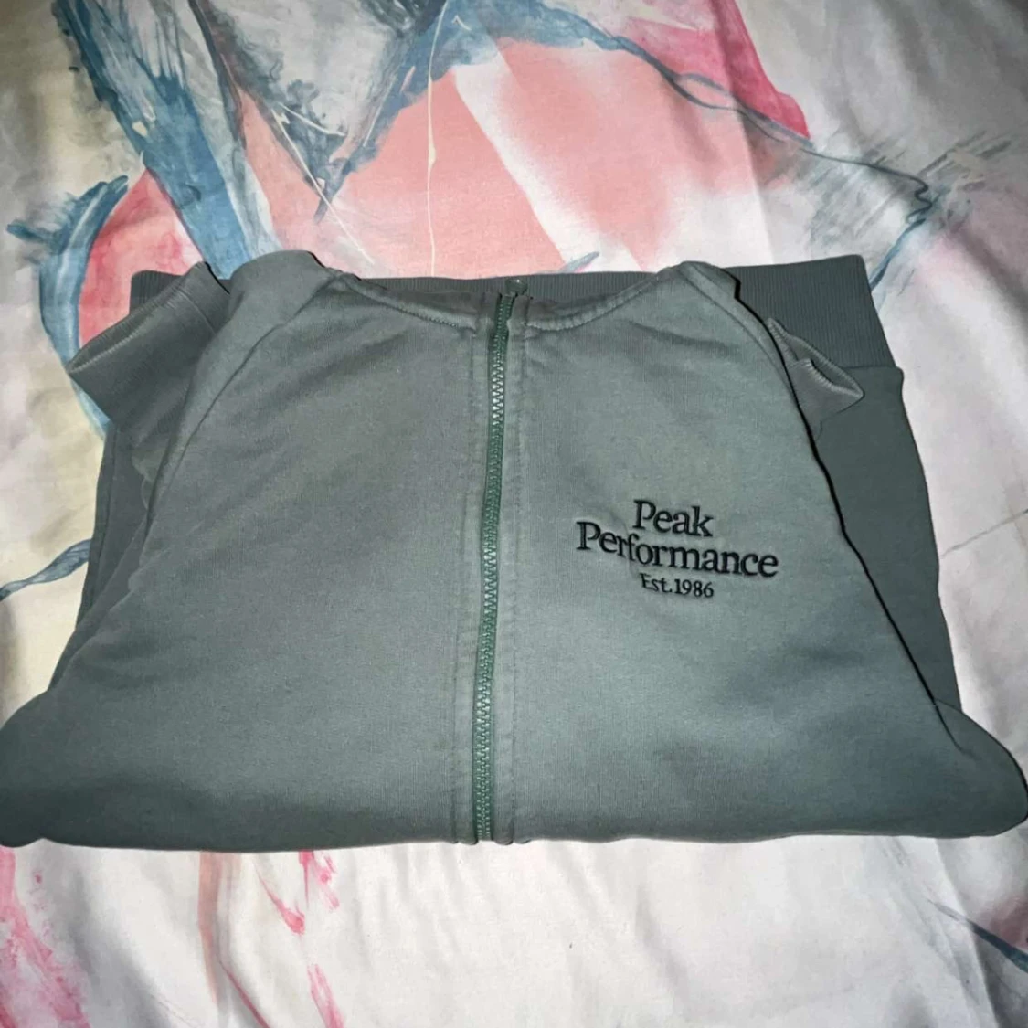 Grå hoodie Peak Performance S