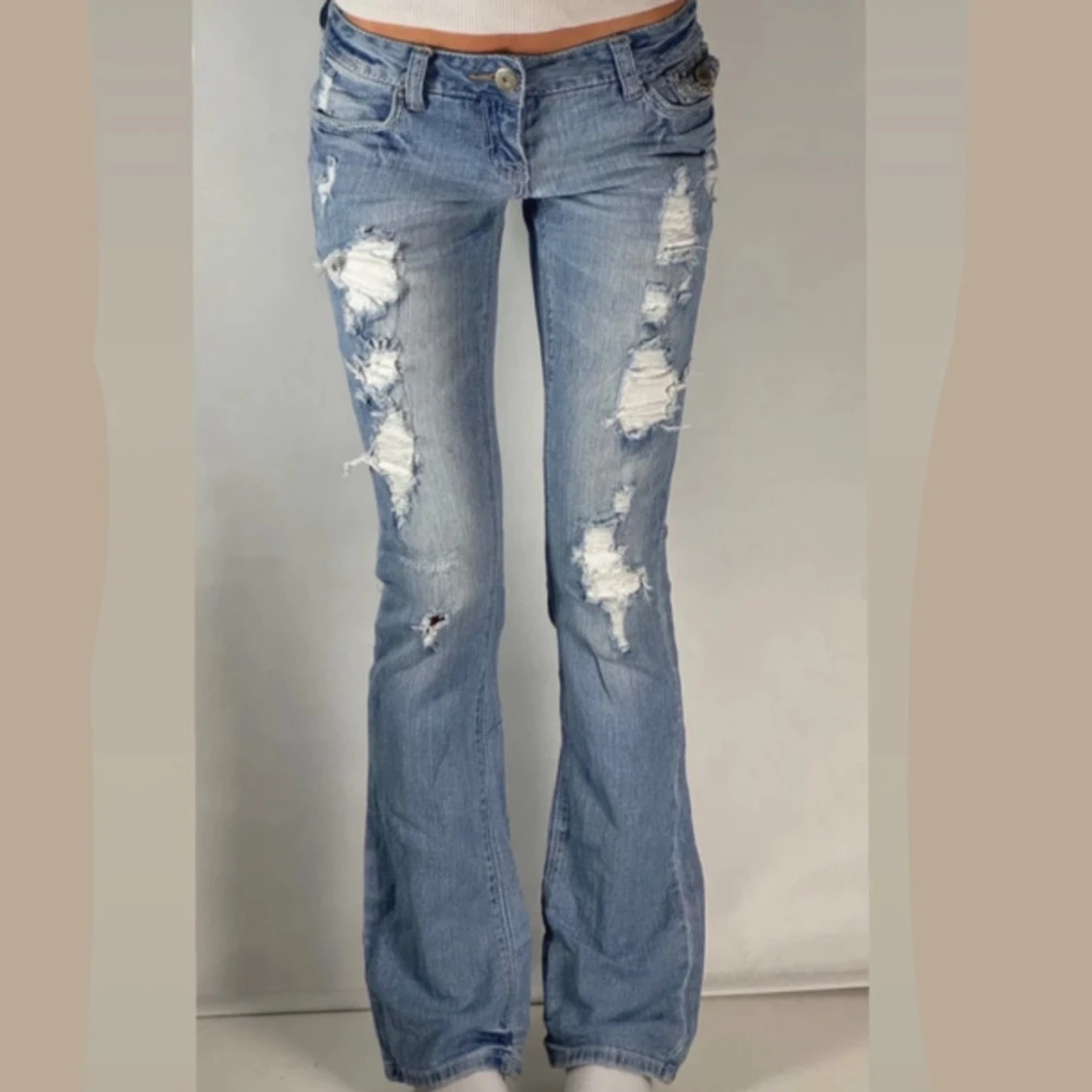 Blå bootcut jeans från Amethyst