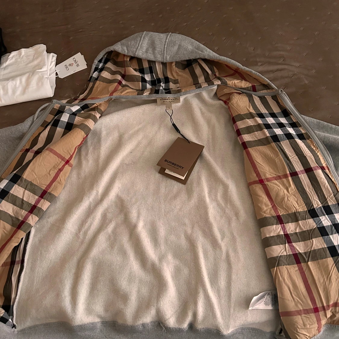 Grå hoodie från Burberry  - 2