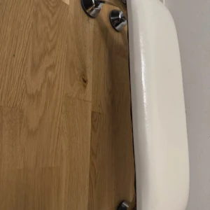 kudde vit för naglar  -  kudde fint skick perfekt för naglar.