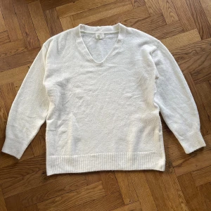 Vit stickad tröja - Oanvänd