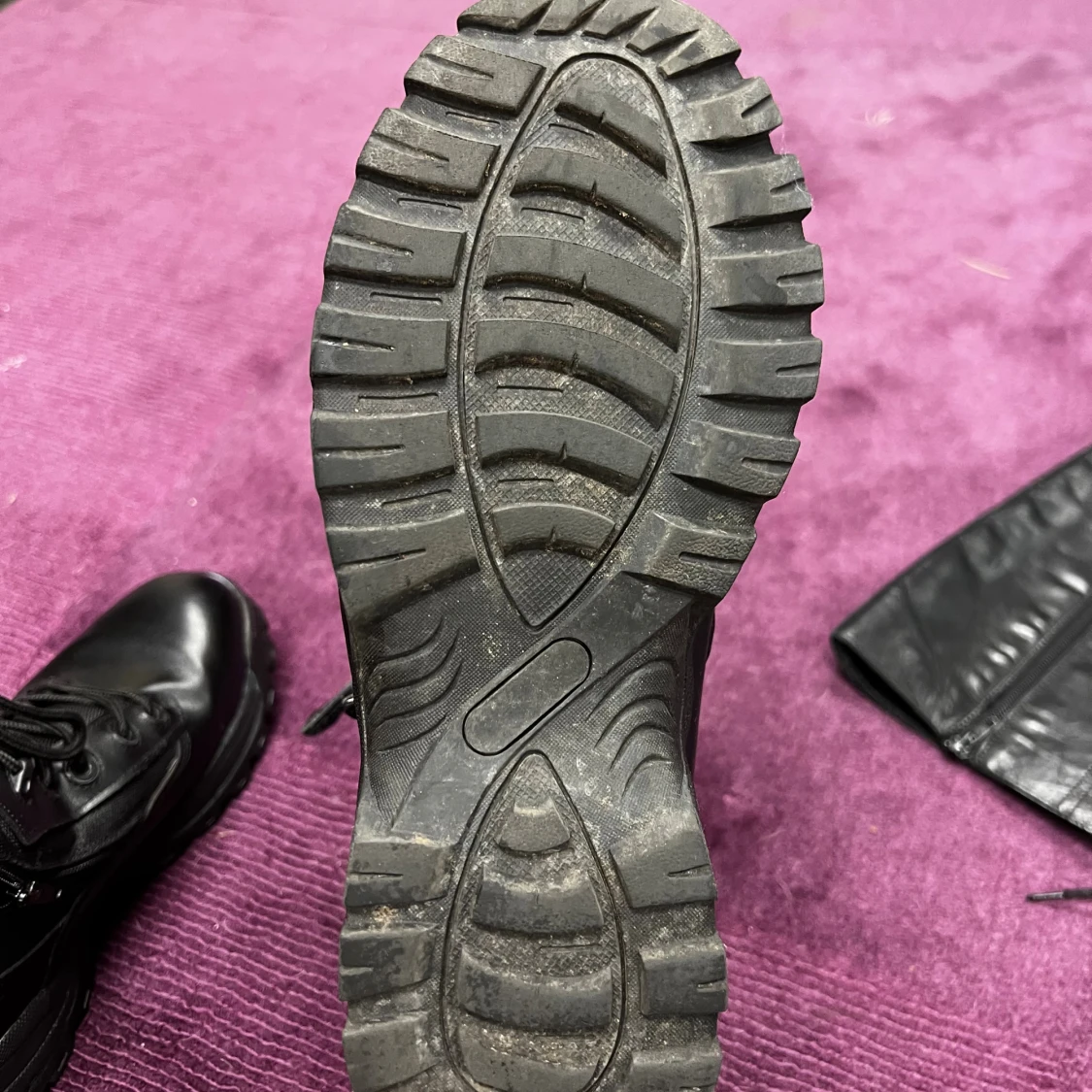 Svarta Mil-Tec kängor strl 42 - 1