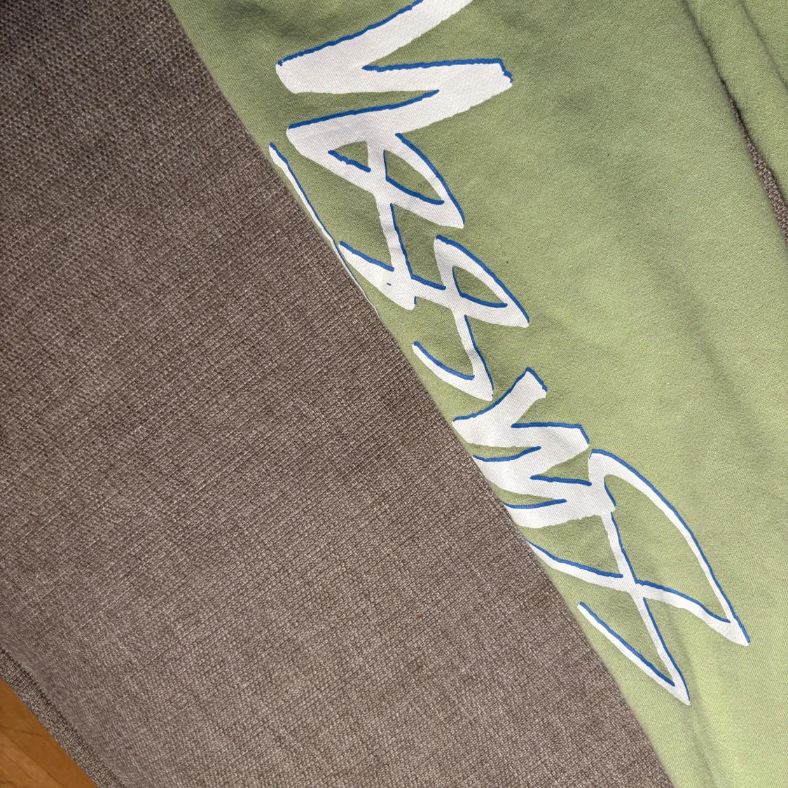 Stüssy ljusgröna mjukisbyxor - 1