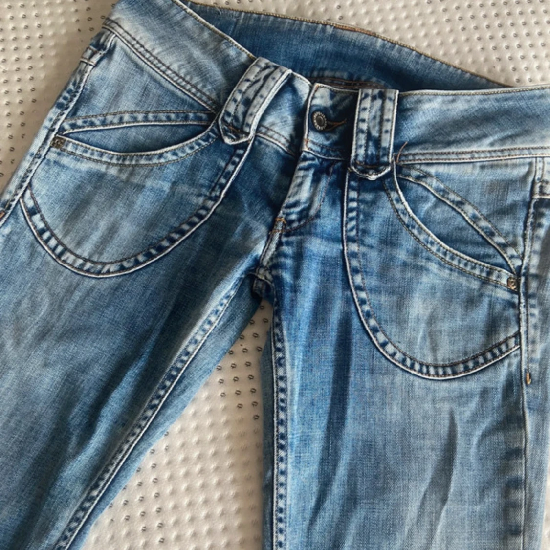 Blå lågmidjade utsvängda Pepe jeans