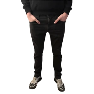 Tiger of Sweden Jeans - Säljer dessa snygga Tiger of Sweden jeans i storlek 31/32. Dem är i väldigt fint skick. Modellen är 185! Hör av dig vid minsta fundering! 