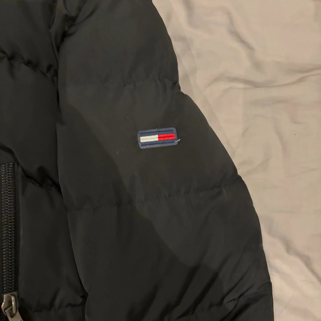 Svart pufferjacka Tommy Jeans M - 4