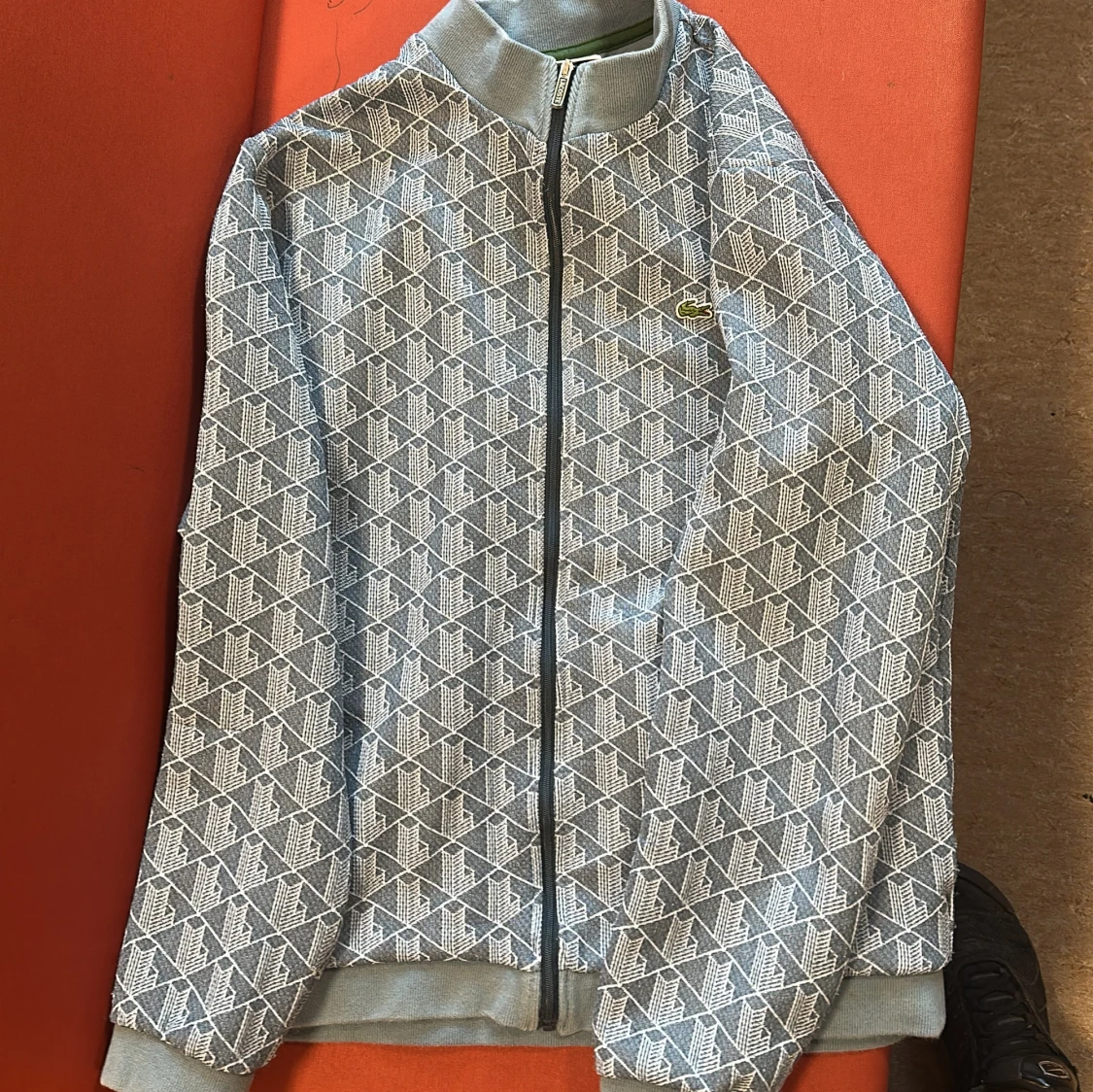 Blå mönstrad bomberjacka från Lacoste - 1