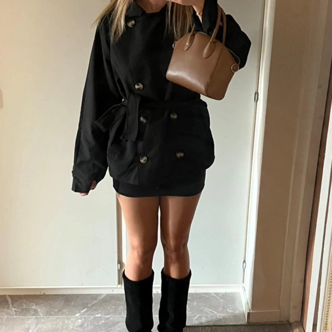 Trenchcoat med bälte från Vero Moda - 1