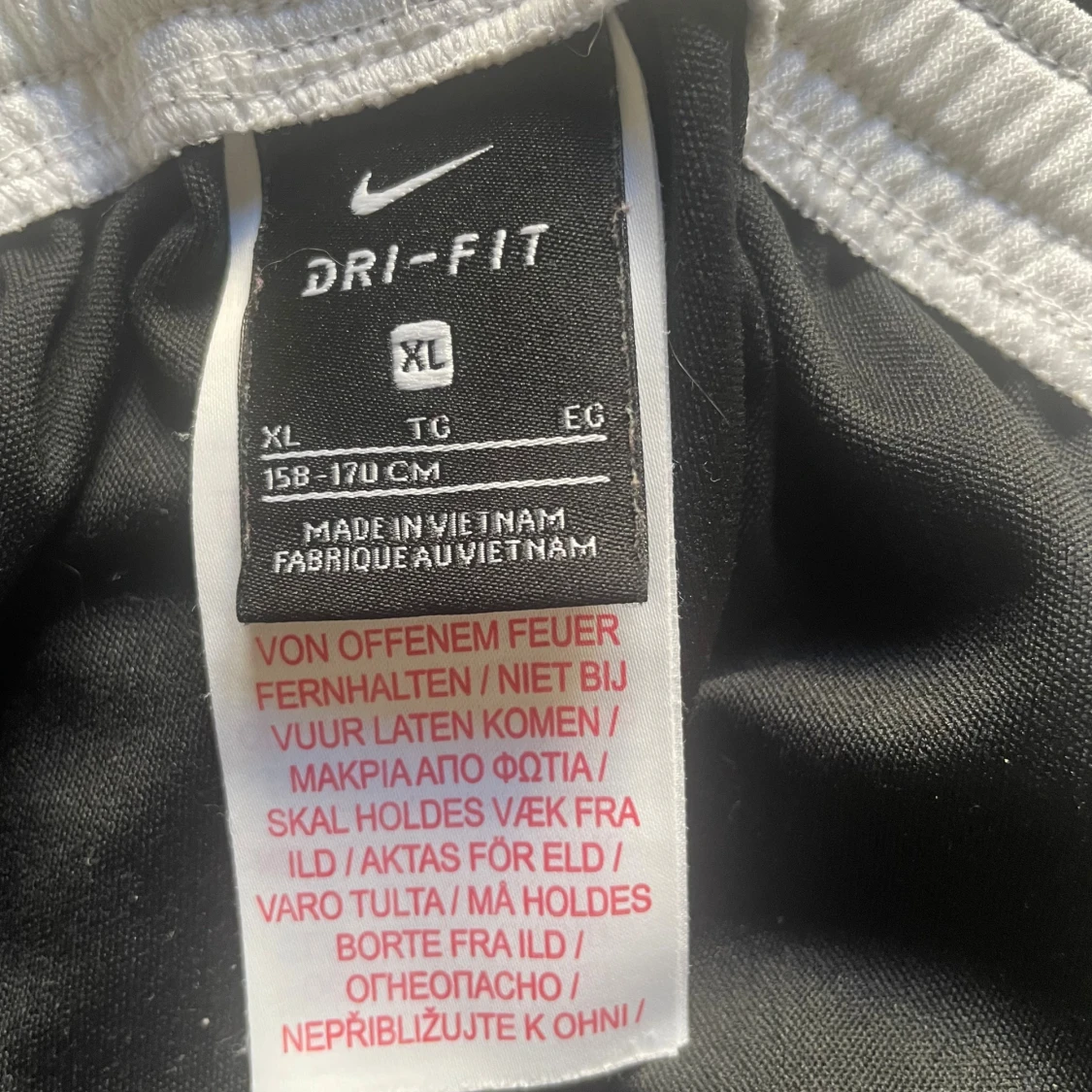 Nike Dri-Fit svarta träningsbyxor XL - 2