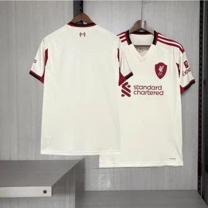 Liverpool FC tröjor  - Visa din kärlek till The Reds med våra Liverpool-tröjor – fyllda av passion, historia och segeranda. Välj din favoritspelare på ryggen och lägg till UCL-patchen för den äkta Champions League-känslan. ❤️ Bär tröjan. Känn stoltheten. You’ll Never Walk Alone.