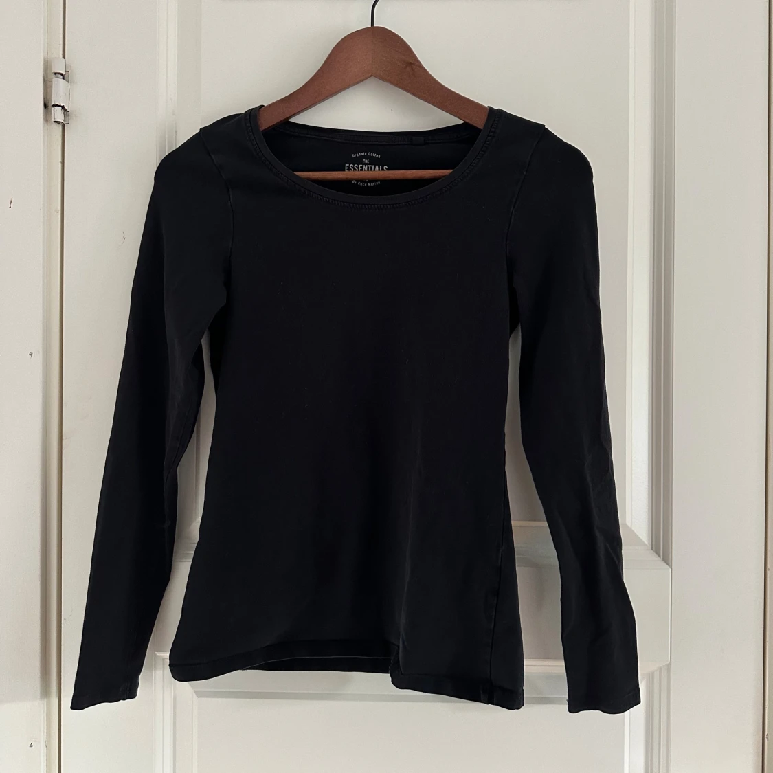 Svart långärmad tröja från The Essentials