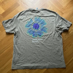 Tshirt - Tshirt med tryck från HM