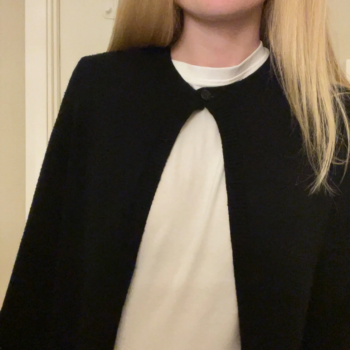 Svart cardigan jacka med knapp - 1