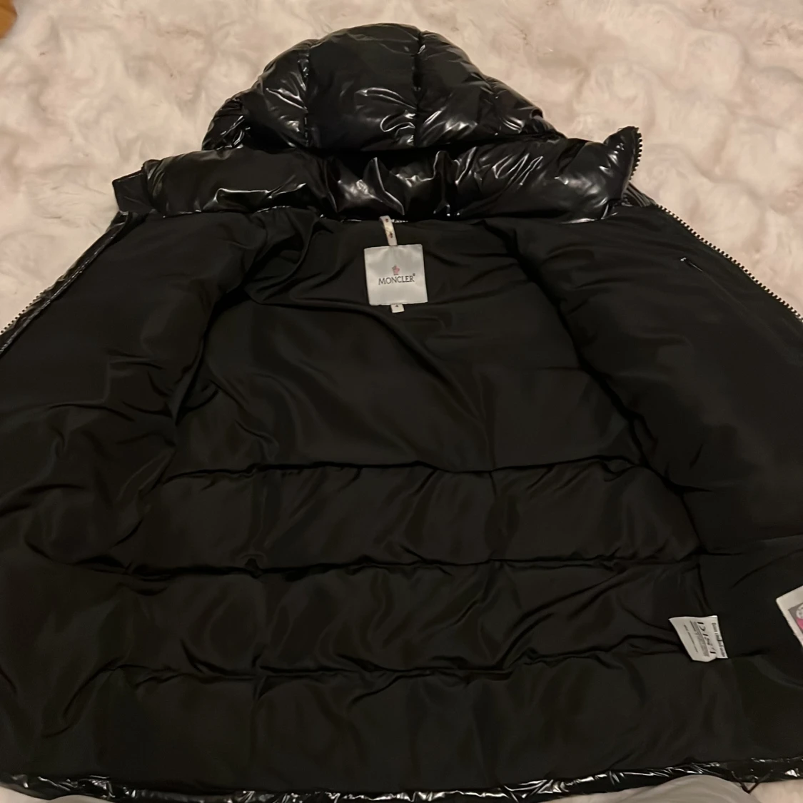 Svart pufferjacka från Moncler - 1