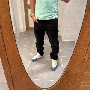 Replay jeans  - Ett par snygga byxor från Replay i storlek W33 L34 i modellen Anbbas 