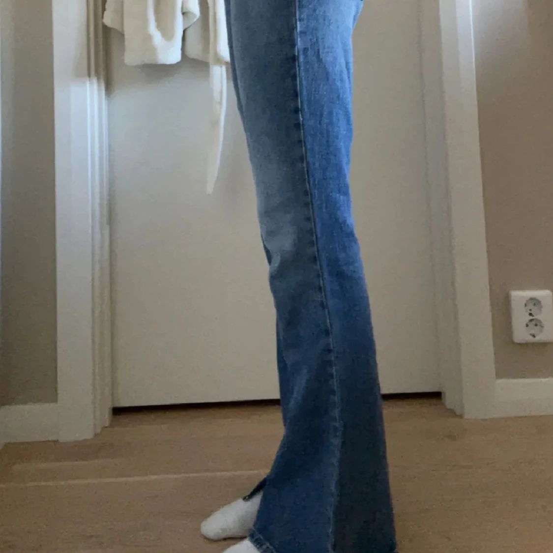 Blå bootcut jeans med slits - 1