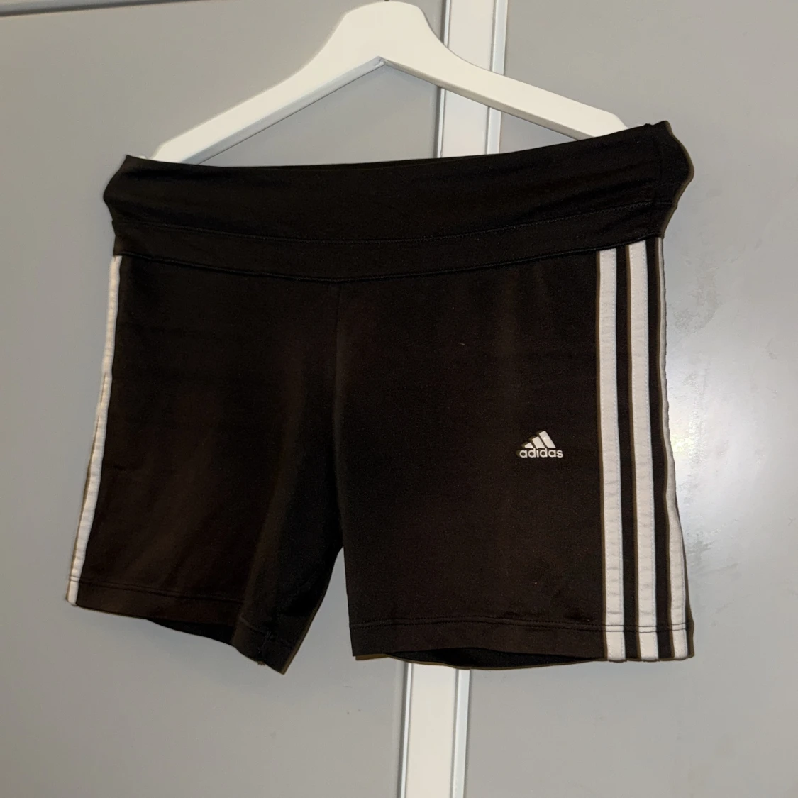 Svarta Adidas träningsshorts - 1