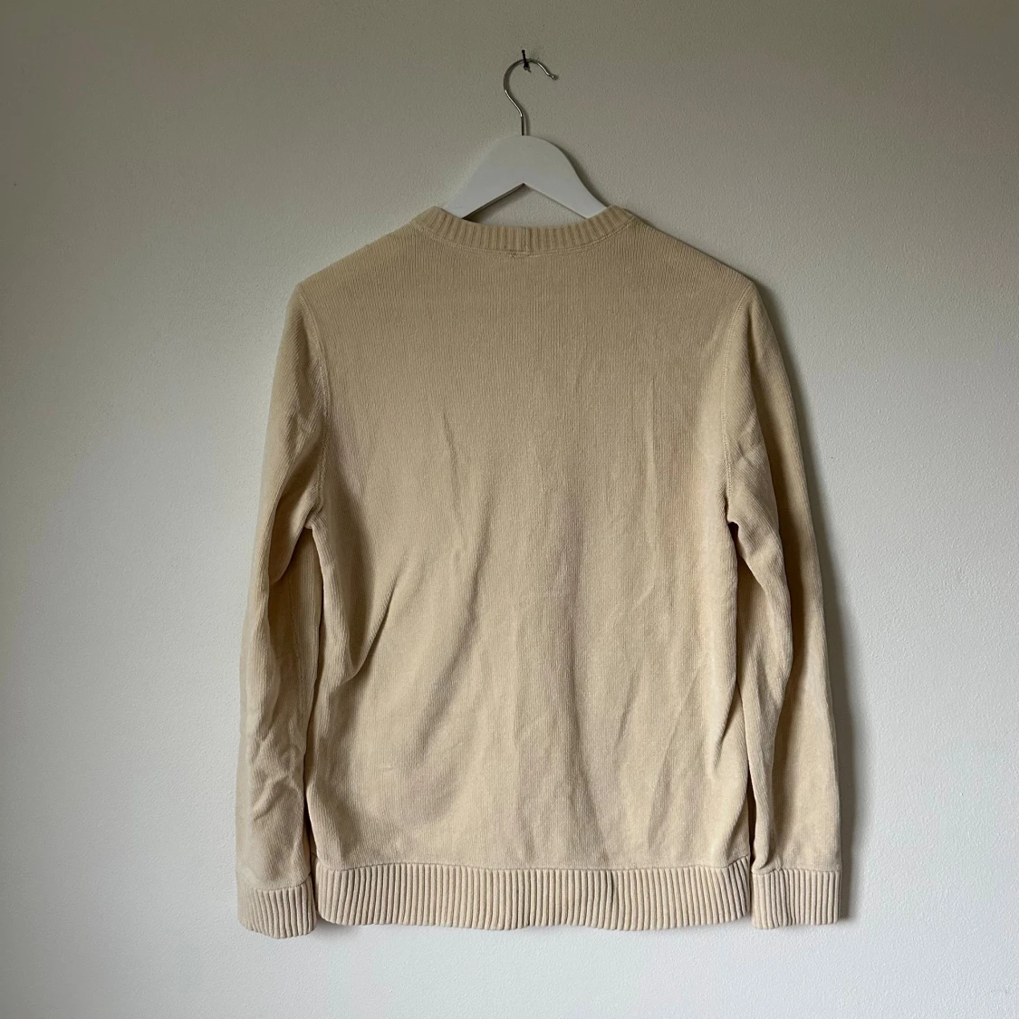 Beige stickad tröja från Arket - 1
